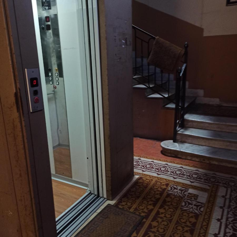 In The Center Rooms Napoli Bagian luar foto
