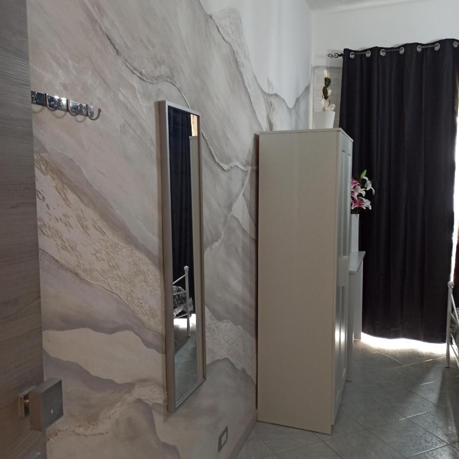 In The Center Rooms Napoli Bagian luar foto
