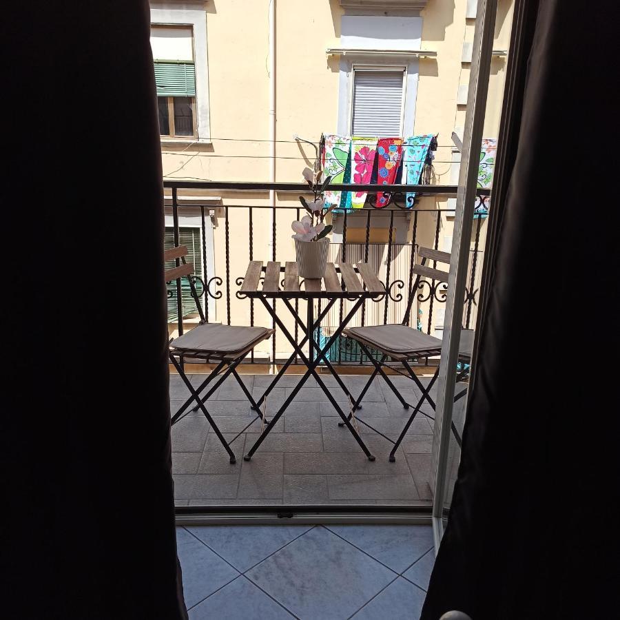In The Center Rooms Napoli Bagian luar foto