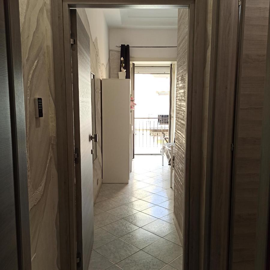 In The Center Rooms Napoli Bagian luar foto
