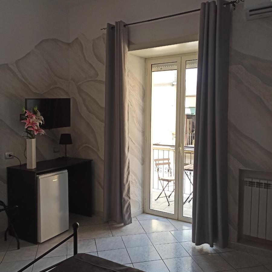 In The Center Rooms Napoli Bagian luar foto