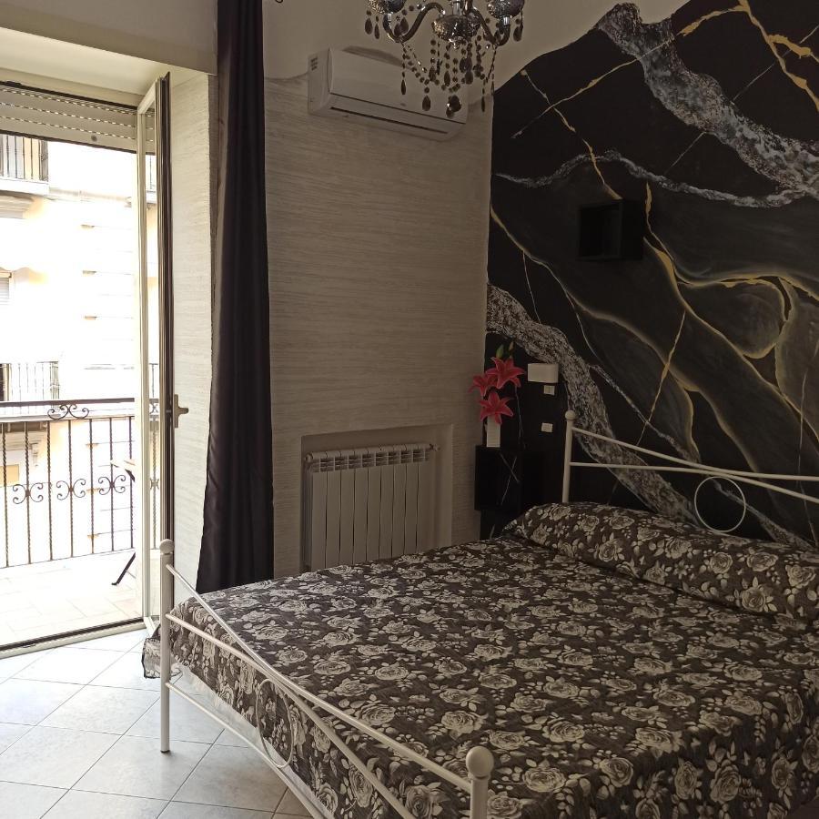 In The Center Rooms Napoli Bagian luar foto