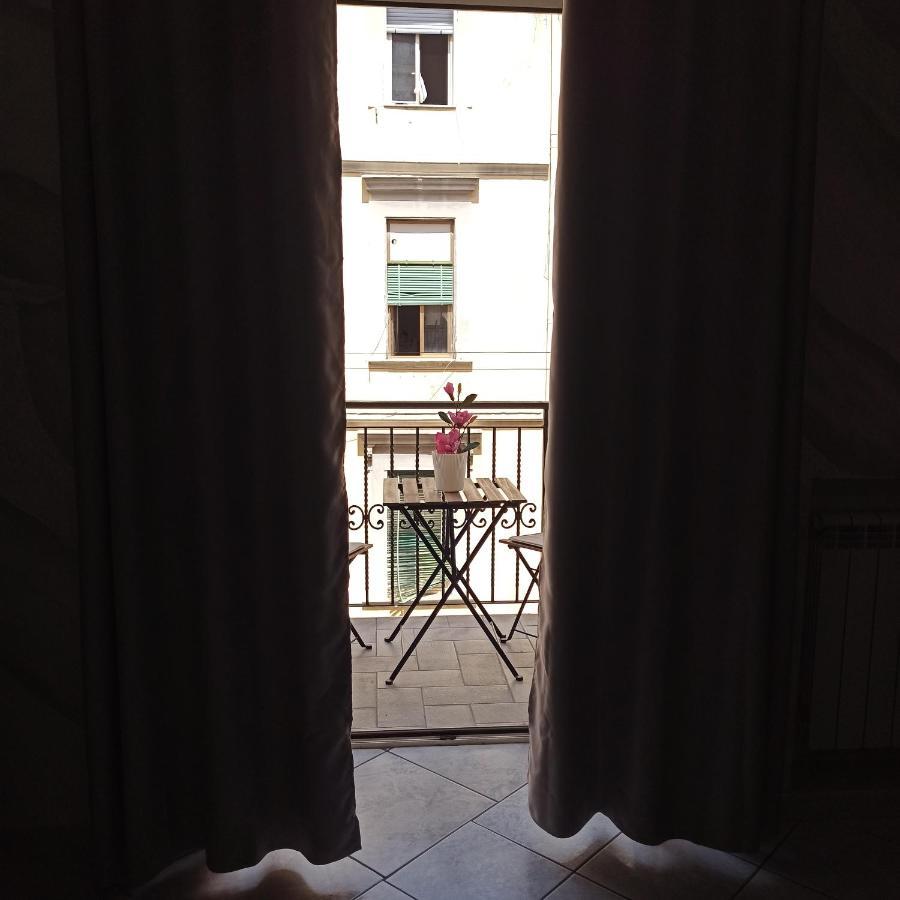 In The Center Rooms Napoli Bagian luar foto