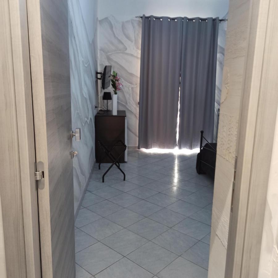 In The Center Rooms Napoli Bagian luar foto