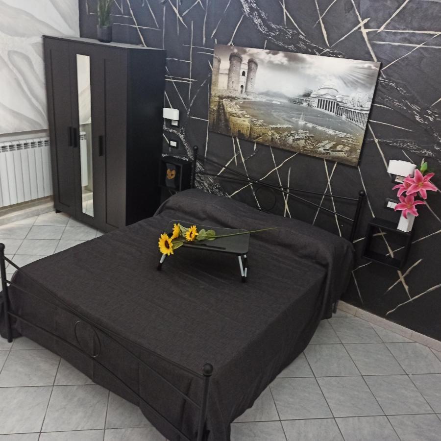 In The Center Rooms Napoli Bagian luar foto