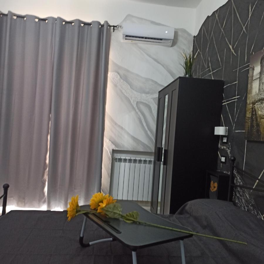 In The Center Rooms Napoli Bagian luar foto