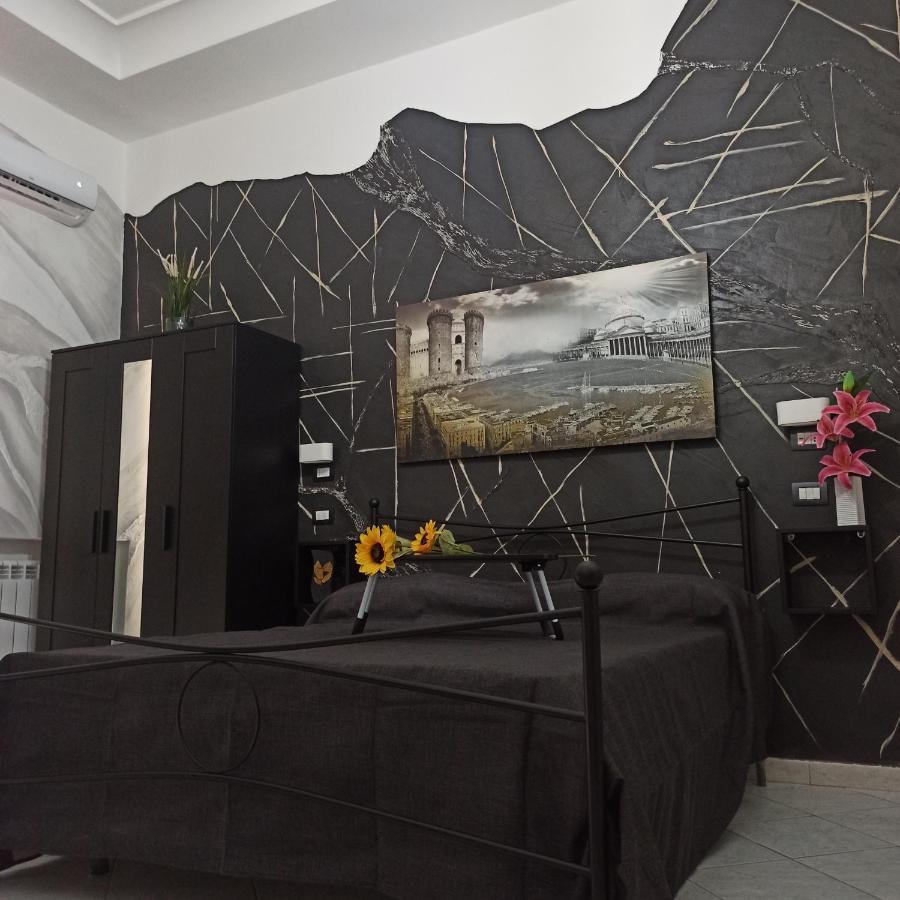 In The Center Rooms Napoli Bagian luar foto