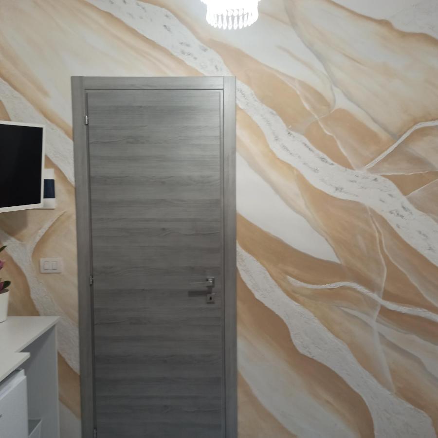 In The Center Rooms Napoli Bagian luar foto