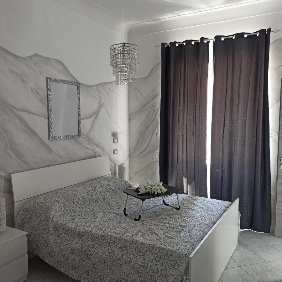 In The Center Rooms Napoli Bagian luar foto