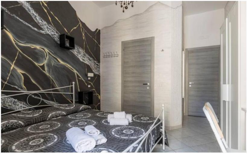 In The Center Rooms Napoli Bagian luar foto