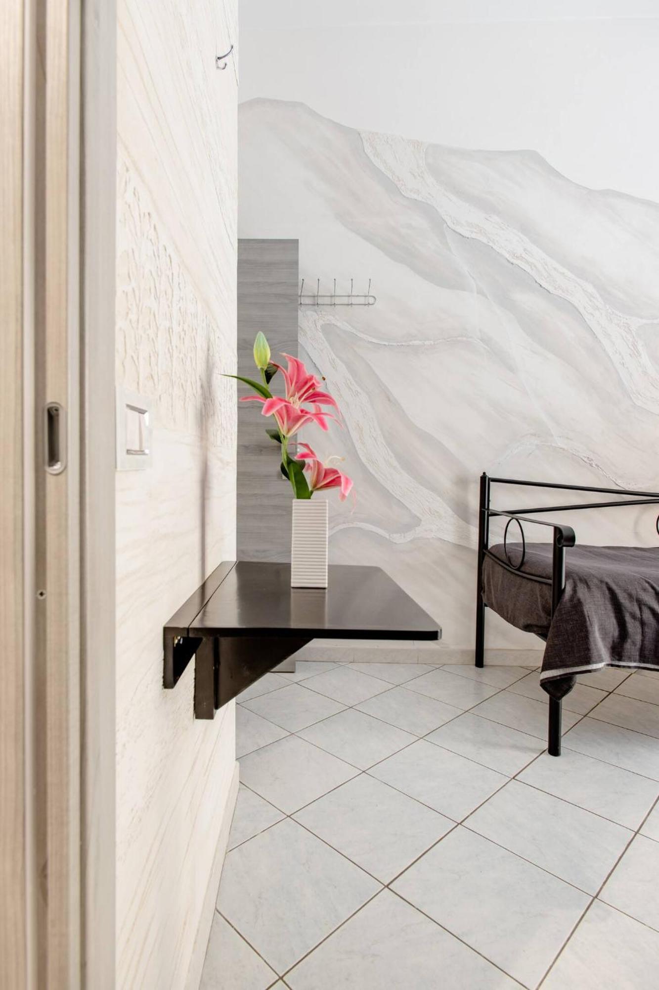 In The Center Rooms Napoli Bagian luar foto